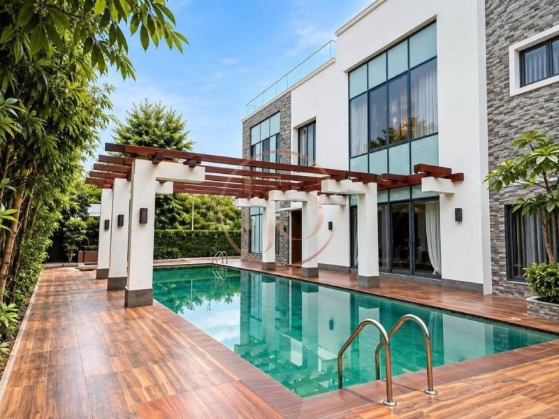 8 bedroom mansion with pool for sale in Pinnock Beach Estate, Lekki